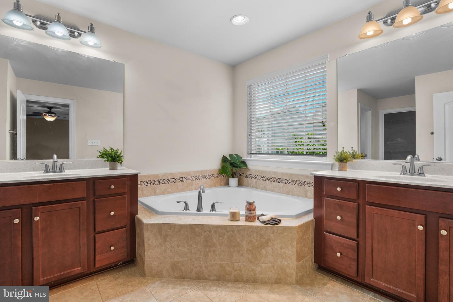 8967 FENESTRA PL, GAINESVILLE, Virginia 20155, 4 Bedrooms Bedrooms, ,3 BathroomsBathrooms,Residential,For sale,8967 FENESTRA PL,VAPW2095340 MLS # VAPW2095340