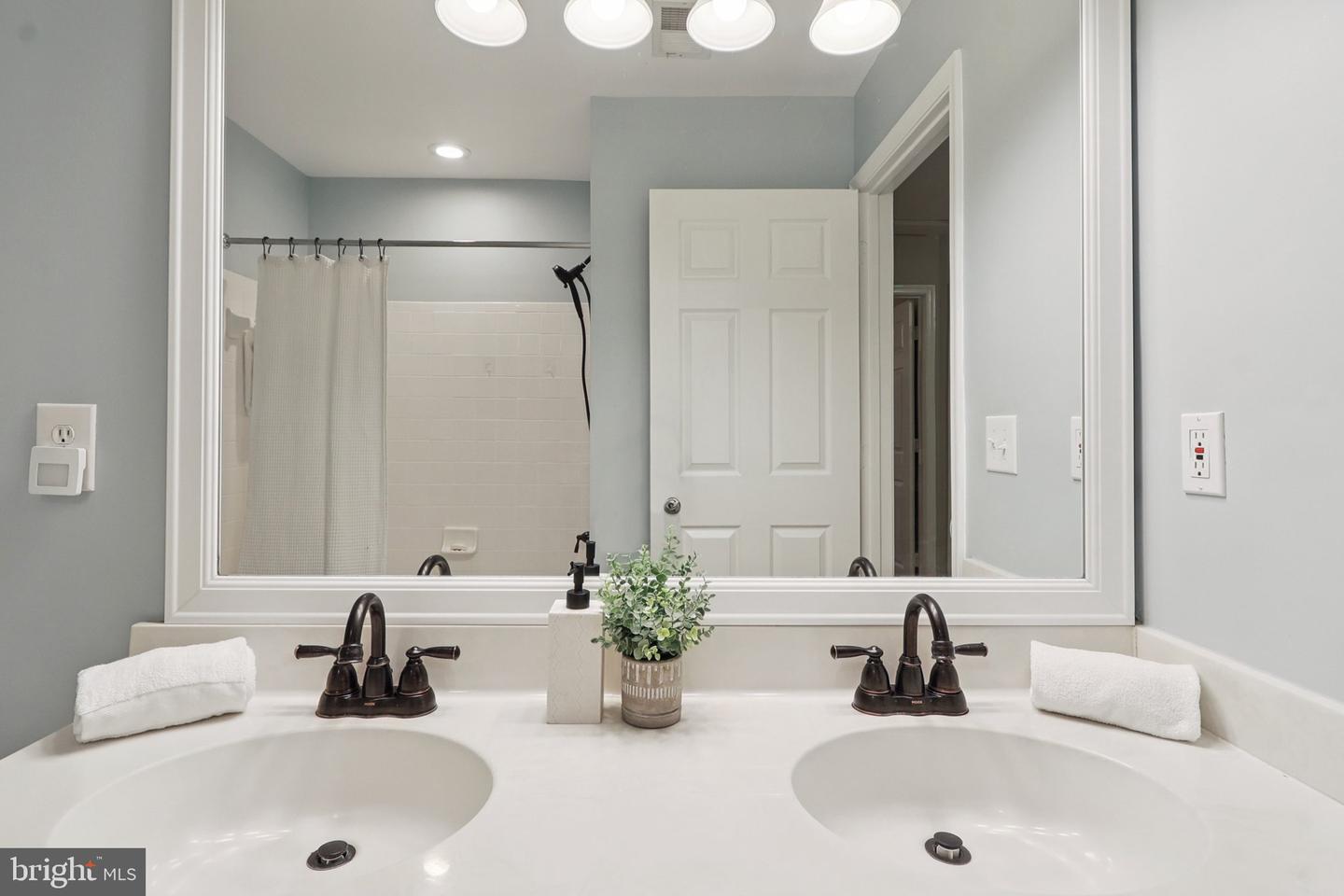 20409 BASELINE TER, ASHBURN, Virginia 20147, 3 Bedrooms Bedrooms, ,2 BathroomsBathrooms,Residential,For sale,20409 BASELINE TER,VALO2097772 MLS # VALO2097772