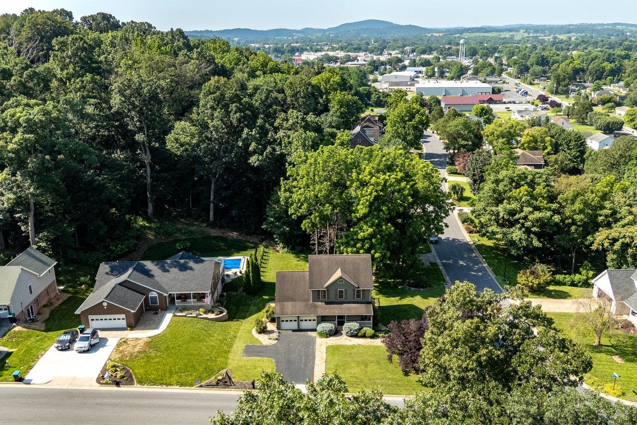 4039 CANNERY WOODS DR, BRIDGEWATER, Virginia 22812, 4 Bedrooms Bedrooms, ,3 BathroomsBathrooms,Residential,4039 CANNERY WOODS DR,666659 MLS # 666659