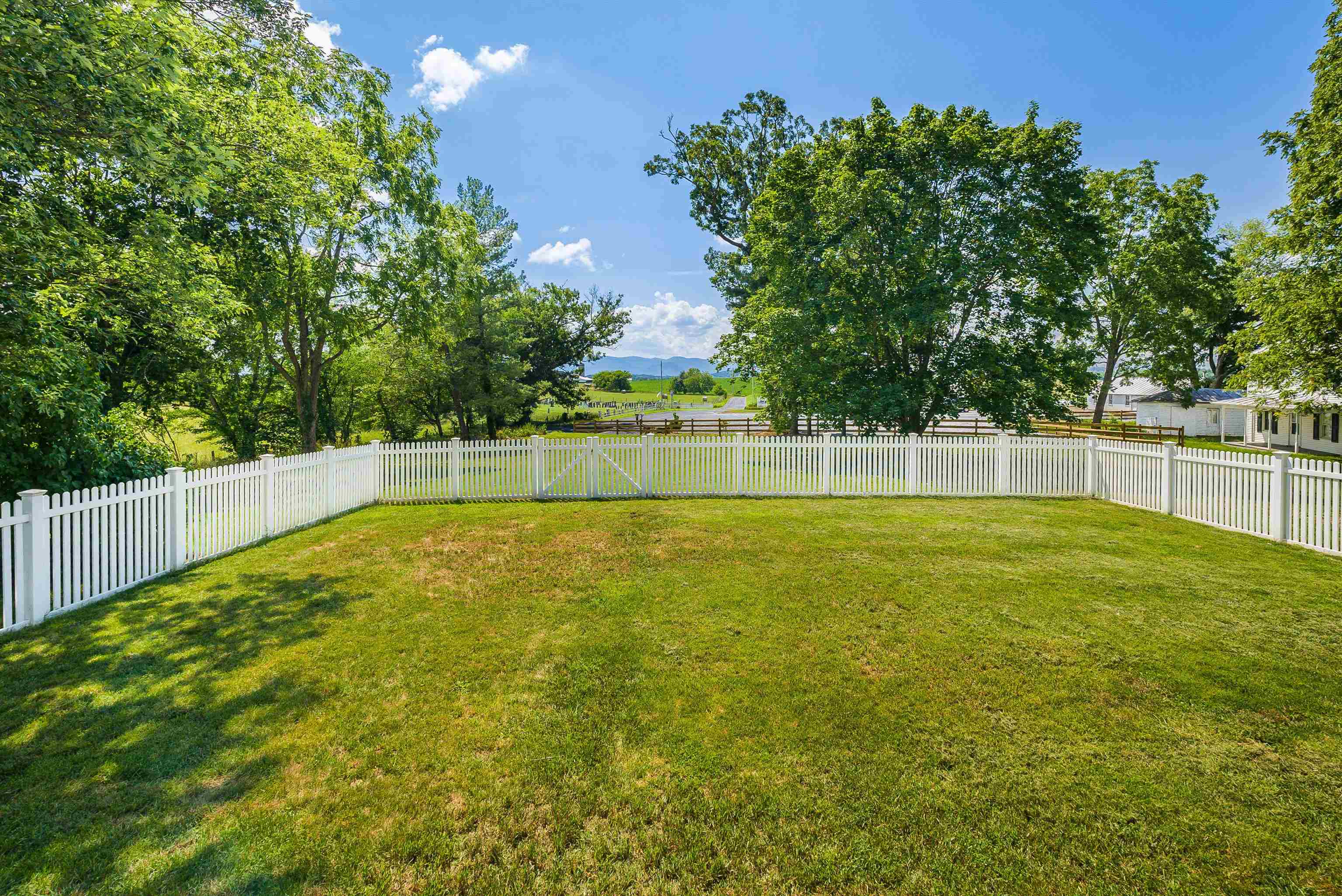 3027 CROSS KEYS RD, ROCKINGHAM, Virginia 22801, 4 Bedrooms Bedrooms, ,2 BathroomsBathrooms,Residential,3027 CROSS KEYS RD,666660 MLS # 666660