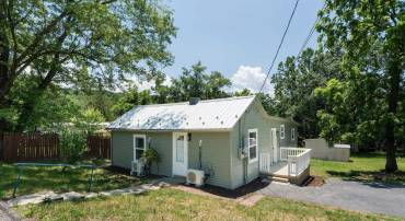 1805 SHENANDOAH AVE, WAYNESBORO, Virginia 22980, 3 Bedrooms Bedrooms, ,2 BathroomsBathrooms,Residential,1805 SHENANDOAH AVE,666666 MLS # 666666
