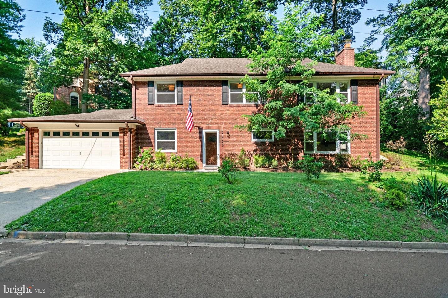 2420 N TAYLOR ST, ARLINGTON, Virginia 22207, 4 Bedrooms Bedrooms, ,3 BathroomsBathrooms,Residential,For sale,2420 N TAYLOR ST,VAAR2058422 MLS # VAAR2058422