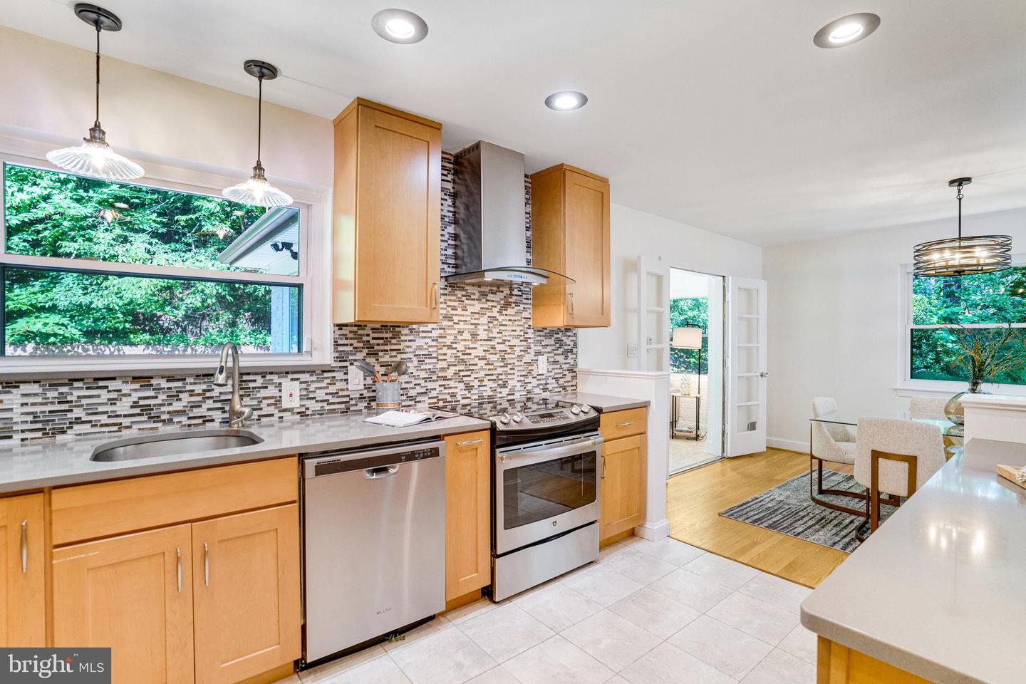 2420 N TAYLOR ST, ARLINGTON, Virginia 22207, 4 Bedrooms Bedrooms, ,3 BathroomsBathrooms,Residential,For sale,2420 N TAYLOR ST,VAAR2058422 MLS # VAAR2058422