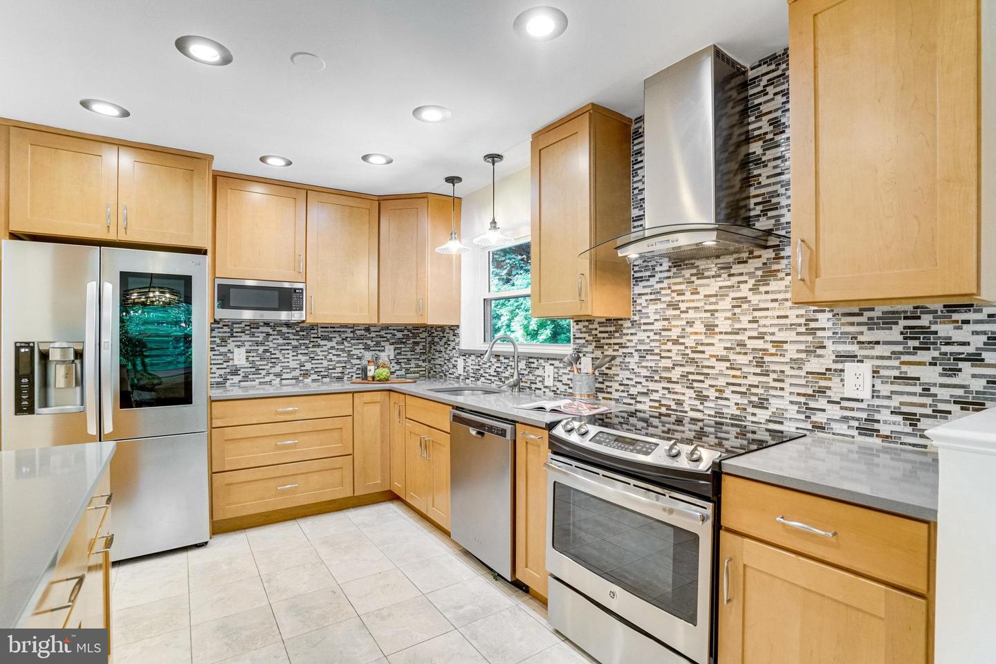 2420 N TAYLOR ST, ARLINGTON, Virginia 22207, 4 Bedrooms Bedrooms, ,3 BathroomsBathrooms,Residential,For sale,2420 N TAYLOR ST,VAAR2058422 MLS # VAAR2058422