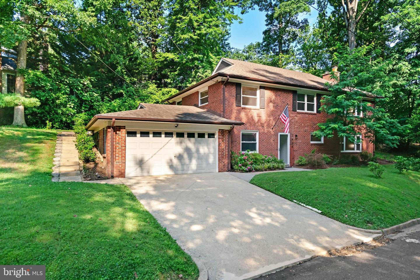 2420 N TAYLOR ST, ARLINGTON, Virginia 22207, 4 Bedrooms Bedrooms, ,3 BathroomsBathrooms,Residential,For sale,2420 N TAYLOR ST,VAAR2058422 MLS # VAAR2058422