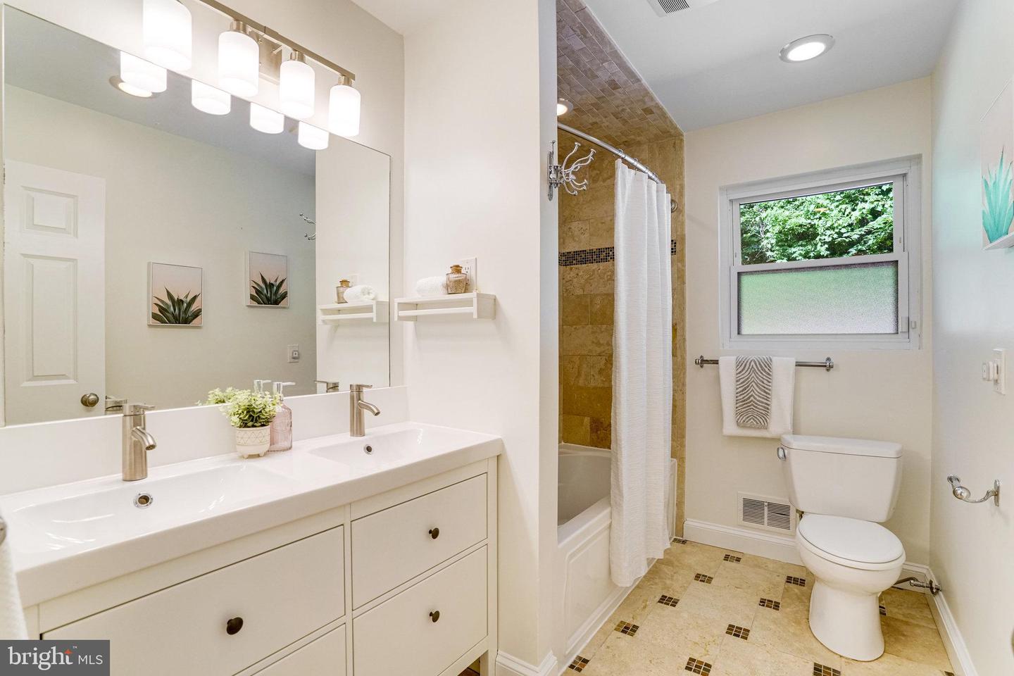 2420 N TAYLOR ST, ARLINGTON, Virginia 22207, 4 Bedrooms Bedrooms, ,3 BathroomsBathrooms,Residential,For sale,2420 N TAYLOR ST,VAAR2058422 MLS # VAAR2058422