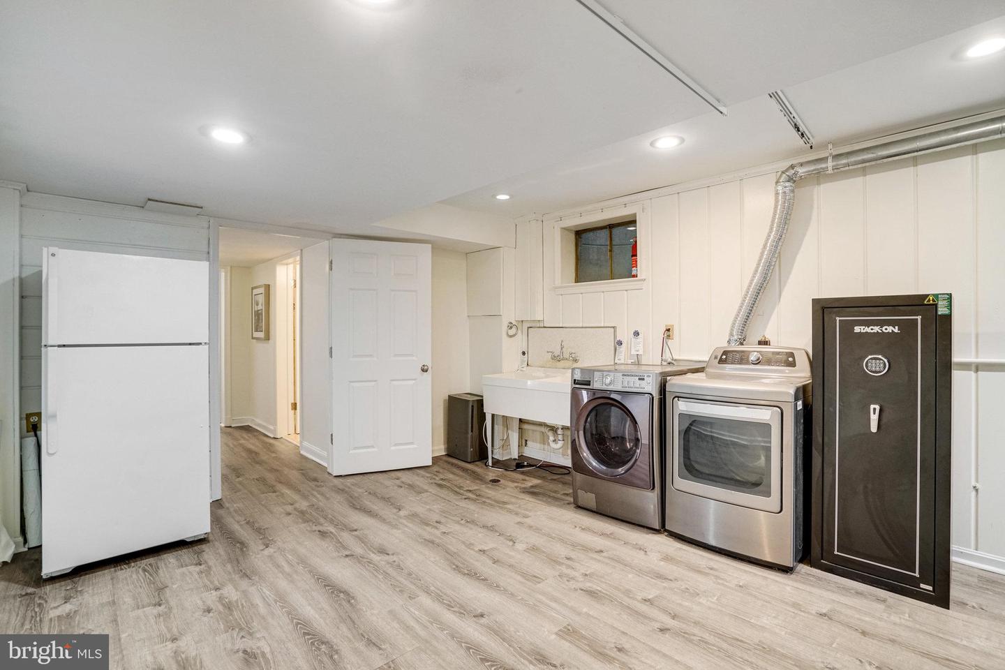 2420 N TAYLOR ST, ARLINGTON, Virginia 22207, 4 Bedrooms Bedrooms, ,3 BathroomsBathrooms,Residential,For sale,2420 N TAYLOR ST,VAAR2058422 MLS # VAAR2058422