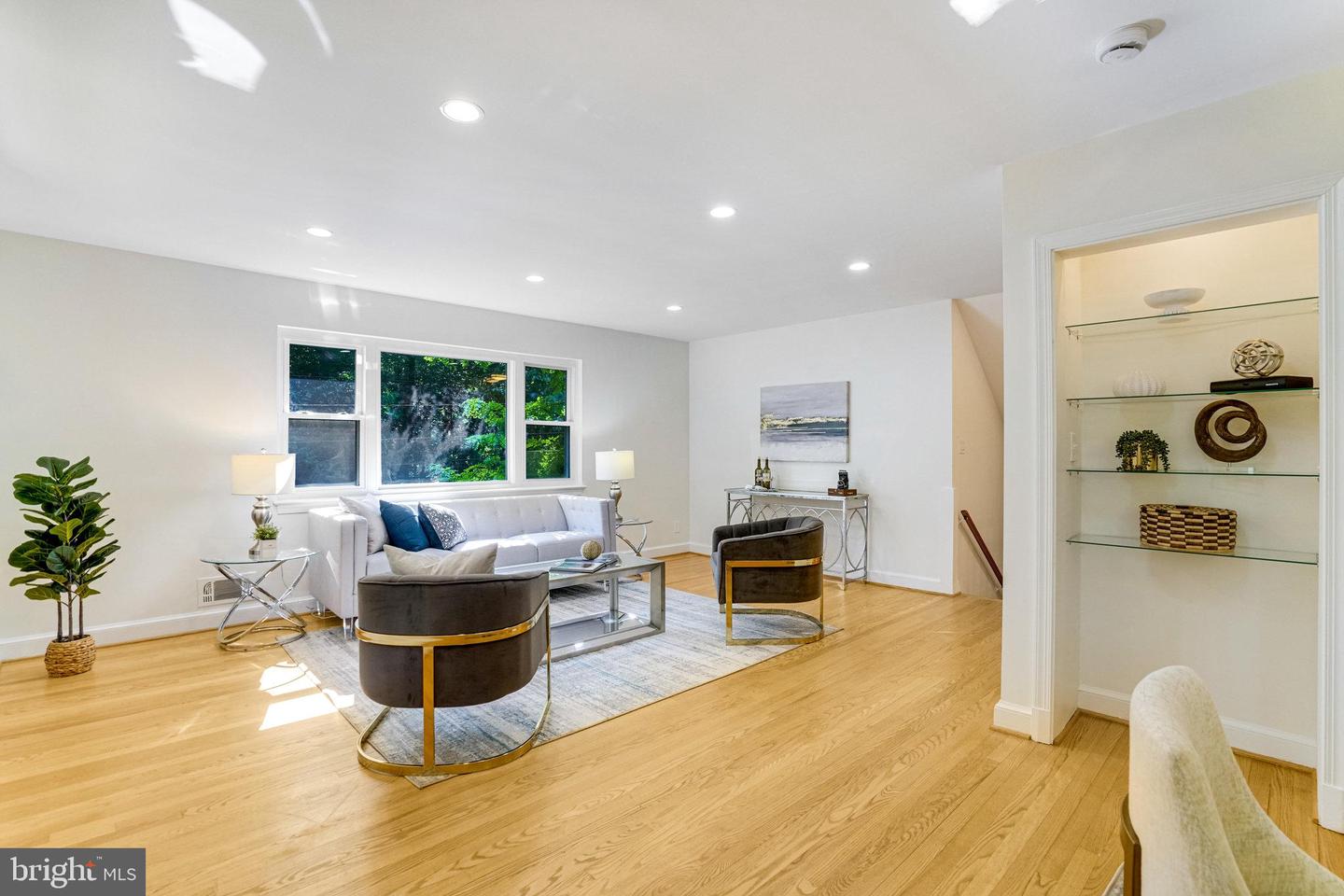 2420 N TAYLOR ST, ARLINGTON, Virginia 22207, 4 Bedrooms Bedrooms, ,3 BathroomsBathrooms,Residential,For sale,2420 N TAYLOR ST,VAAR2058422 MLS # VAAR2058422