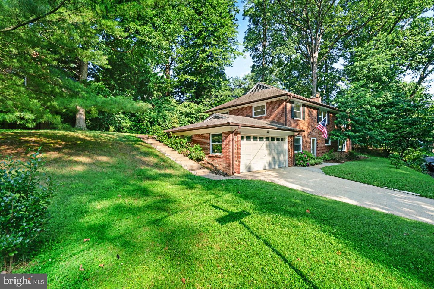 2420 N TAYLOR ST, ARLINGTON, Virginia 22207, 4 Bedrooms Bedrooms, ,3 BathroomsBathrooms,Residential,For sale,2420 N TAYLOR ST,VAAR2058422 MLS # VAAR2058422