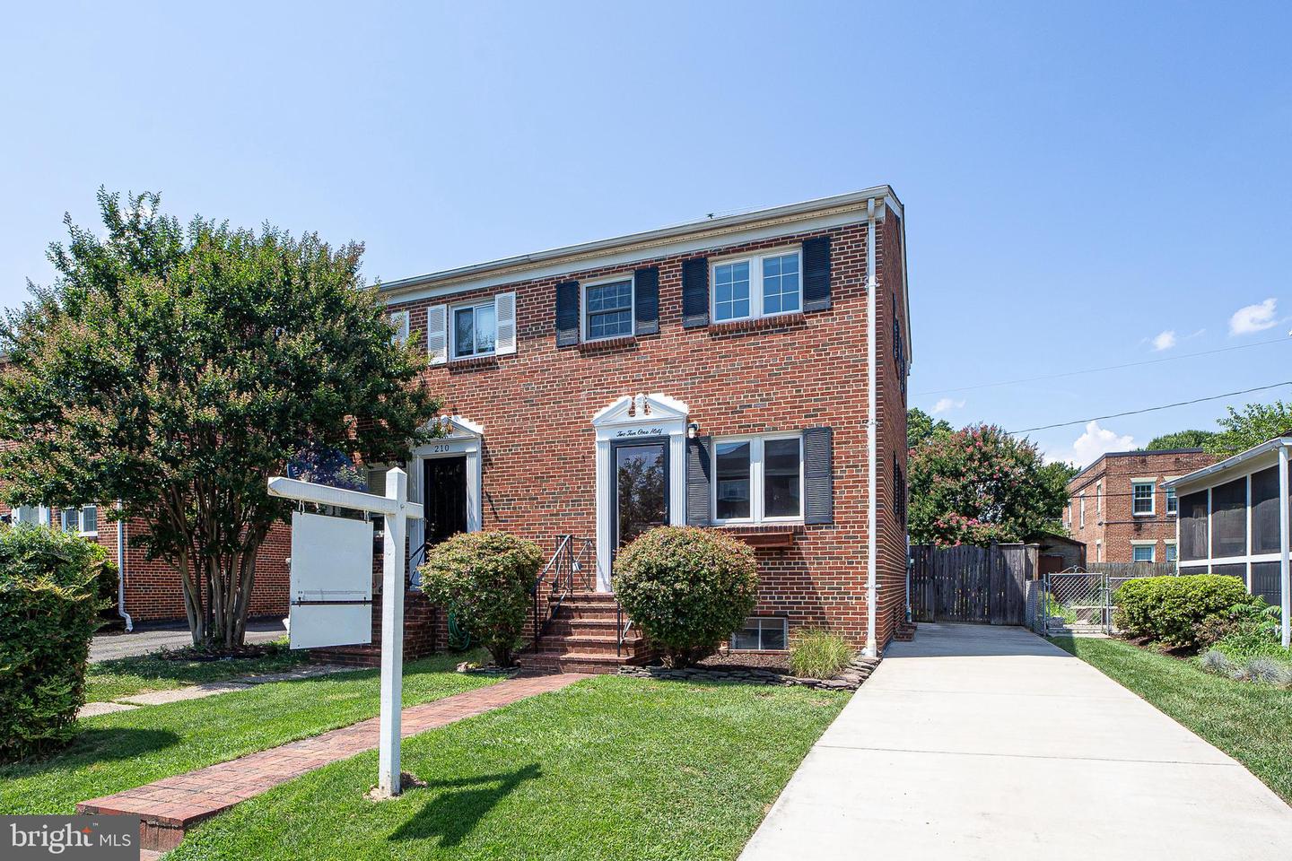 210-1/2 ADAMS AVE, ALEXANDRIA, Virginia 22301, 3 Bedrooms Bedrooms, ,1 BathroomBathrooms,Residential,For sale,210-1/2 ADAMS AVE,VAAX2045916 MLS # VAAX2045916