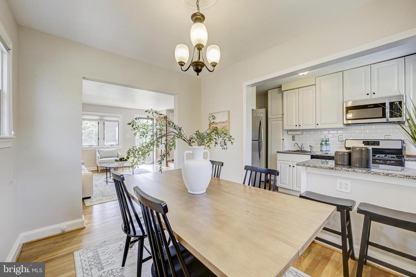 210-1/2 ADAMS AVE, ALEXANDRIA, Virginia 22301, 3 Bedrooms Bedrooms, ,1 BathroomBathrooms,Residential,For sale,210-1/2 ADAMS AVE,VAAX2045916 MLS # VAAX2045916