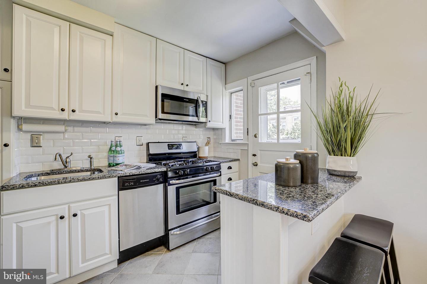 210-1/2 ADAMS AVE, ALEXANDRIA, Virginia 22301, 3 Bedrooms Bedrooms, ,1 BathroomBathrooms,Residential,For sale,210-1/2 ADAMS AVE,VAAX2045916 MLS # VAAX2045916