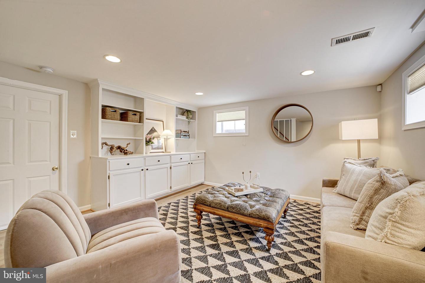 210-1/2 ADAMS AVE, ALEXANDRIA, Virginia 22301, 3 Bedrooms Bedrooms, ,1 BathroomBathrooms,Residential,For sale,210-1/2 ADAMS AVE,VAAX2045916 MLS # VAAX2045916