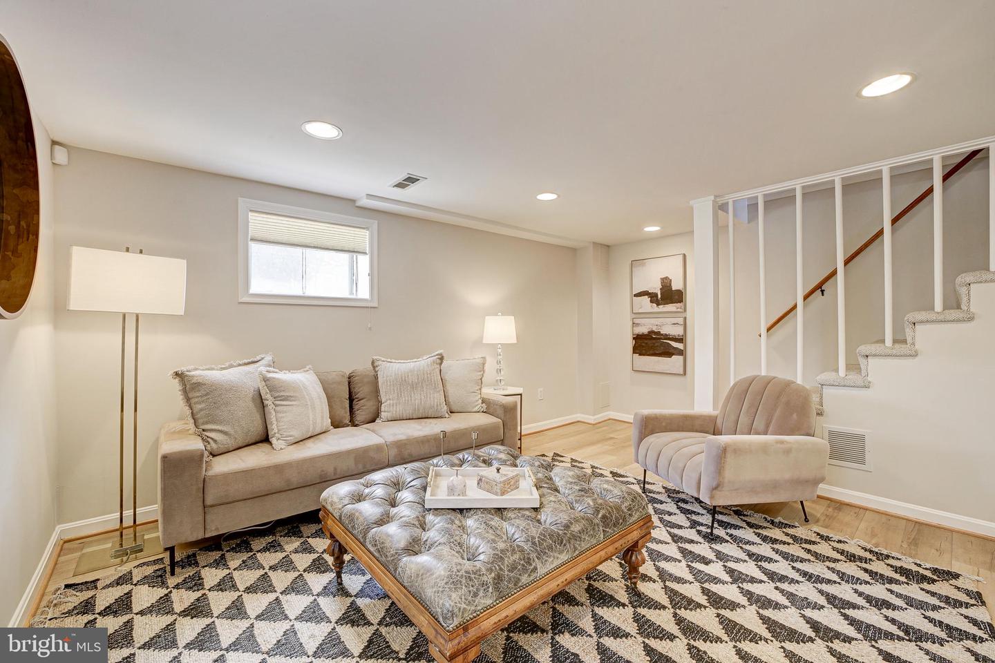 210-1/2 ADAMS AVE, ALEXANDRIA, Virginia 22301, 3 Bedrooms Bedrooms, ,1 BathroomBathrooms,Residential,For sale,210-1/2 ADAMS AVE,VAAX2045916 MLS # VAAX2045916