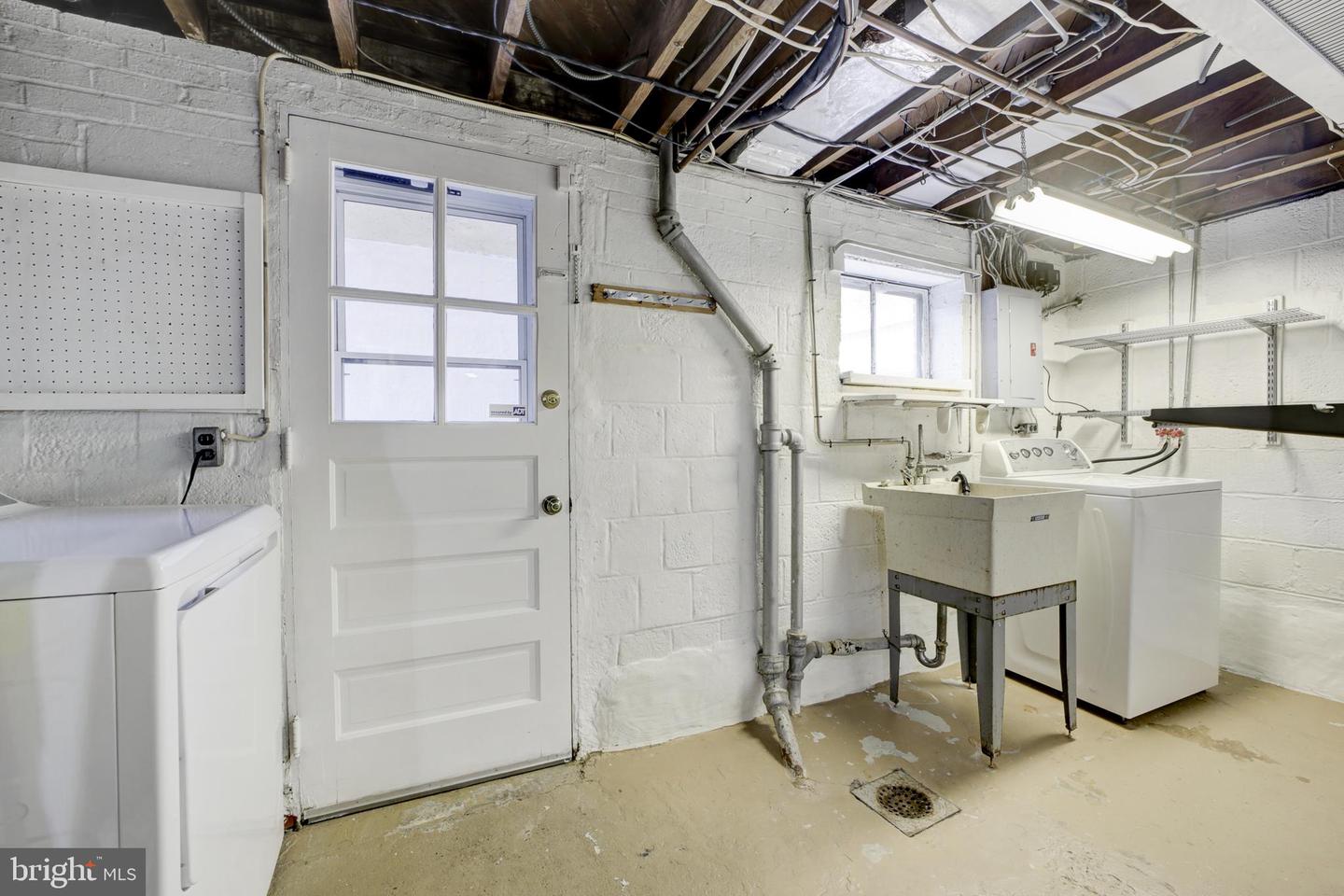 210-1/2 ADAMS AVE, ALEXANDRIA, Virginia 22301, 3 Bedrooms Bedrooms, ,1 BathroomBathrooms,Residential,For sale,210-1/2 ADAMS AVE,VAAX2045916 MLS # VAAX2045916