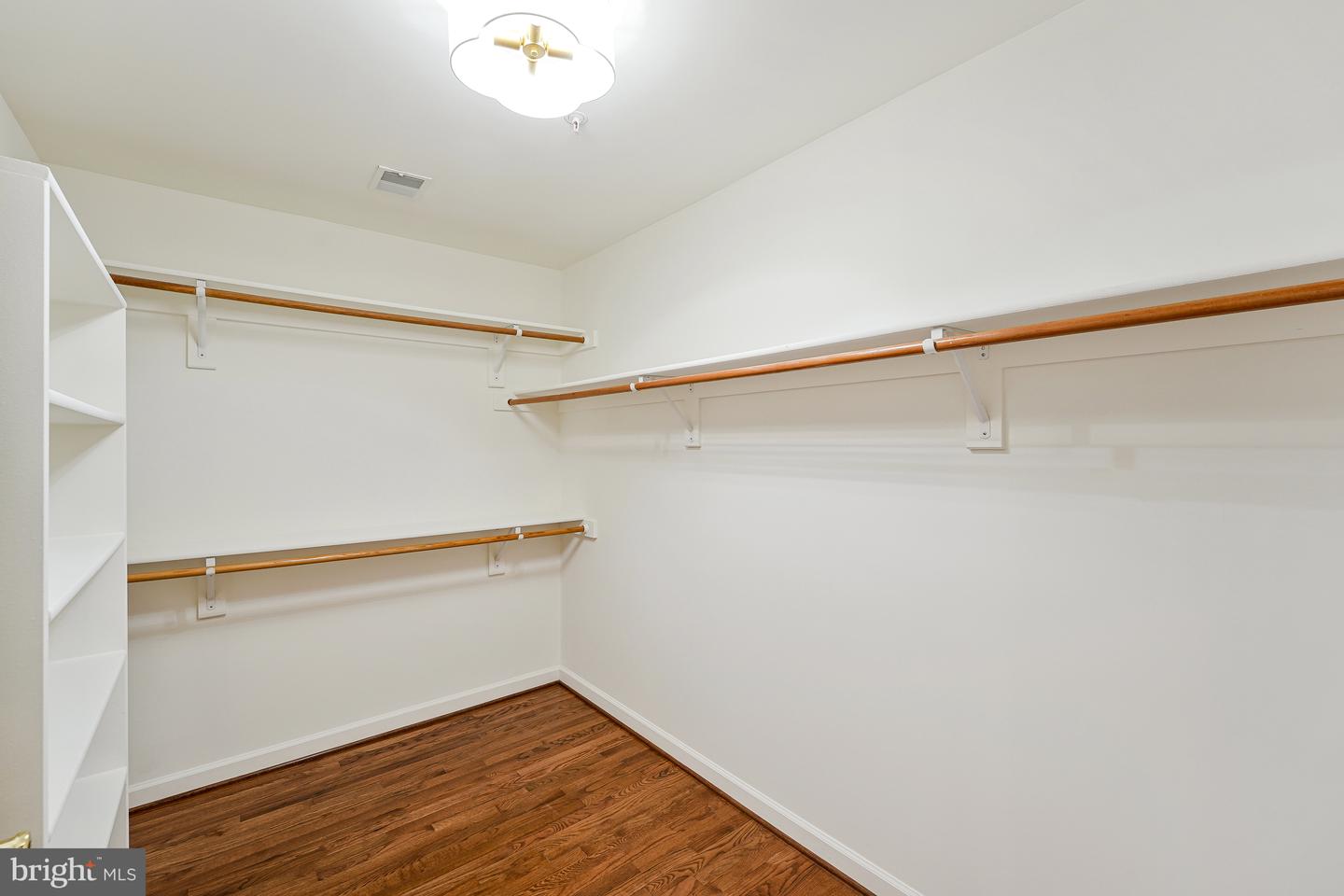 7740 LEGERE CT #35, MCLEAN, Virginia 22102, 3 Bedrooms Bedrooms, ,3 BathroomsBathrooms,Residential,For sale,7740 LEGERE CT #35,VAFX2244518 MLS # VAFX2244518