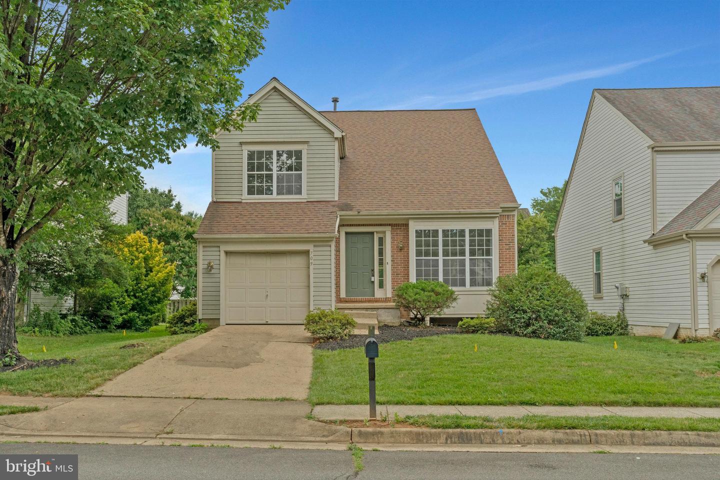 709 FOXTAIL CIR NE, LEESBURG, Virginia 20176, 3 Bedrooms Bedrooms, ,2 BathroomsBathrooms,Residential,For sale,709 FOXTAIL CIR NE,VALO2098402 MLS # VALO2098402