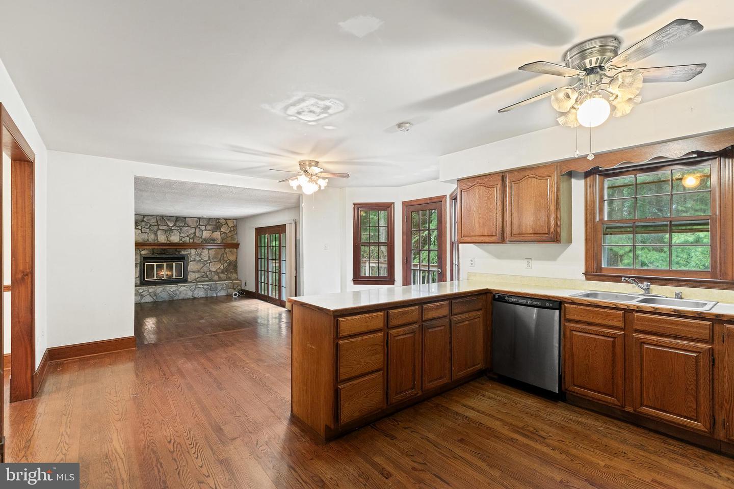 5623 WILSHIRE CT, WARRENTON, Virginia 20187, 4 Bedrooms Bedrooms, ,2 BathroomsBathrooms,Residential,For sale,5623 WILSHIRE CT,VAFQ2016882 MLS # VAFQ2016882