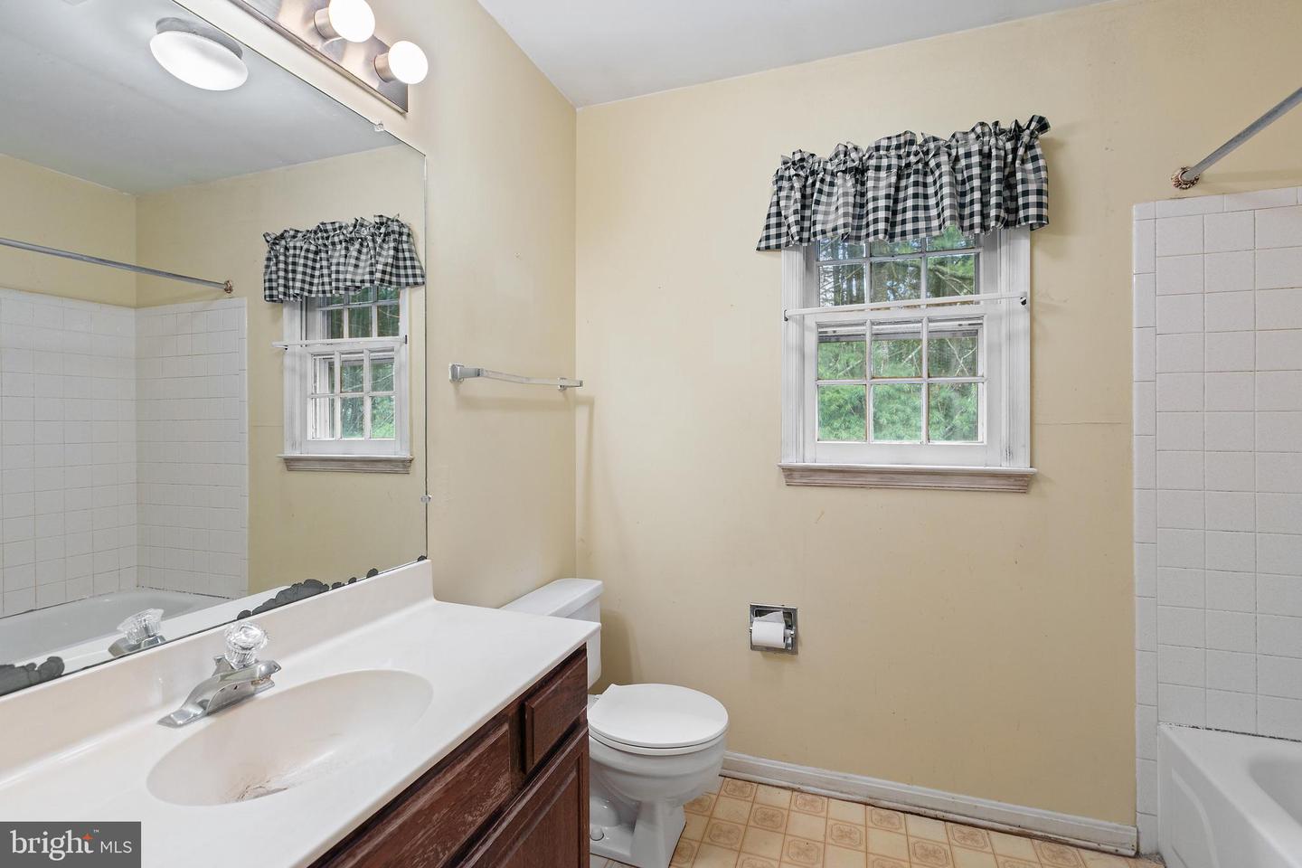 5623 WILSHIRE CT, WARRENTON, Virginia 20187, 4 Bedrooms Bedrooms, ,2 BathroomsBathrooms,Residential,For sale,5623 WILSHIRE CT,VAFQ2016882 MLS # VAFQ2016882