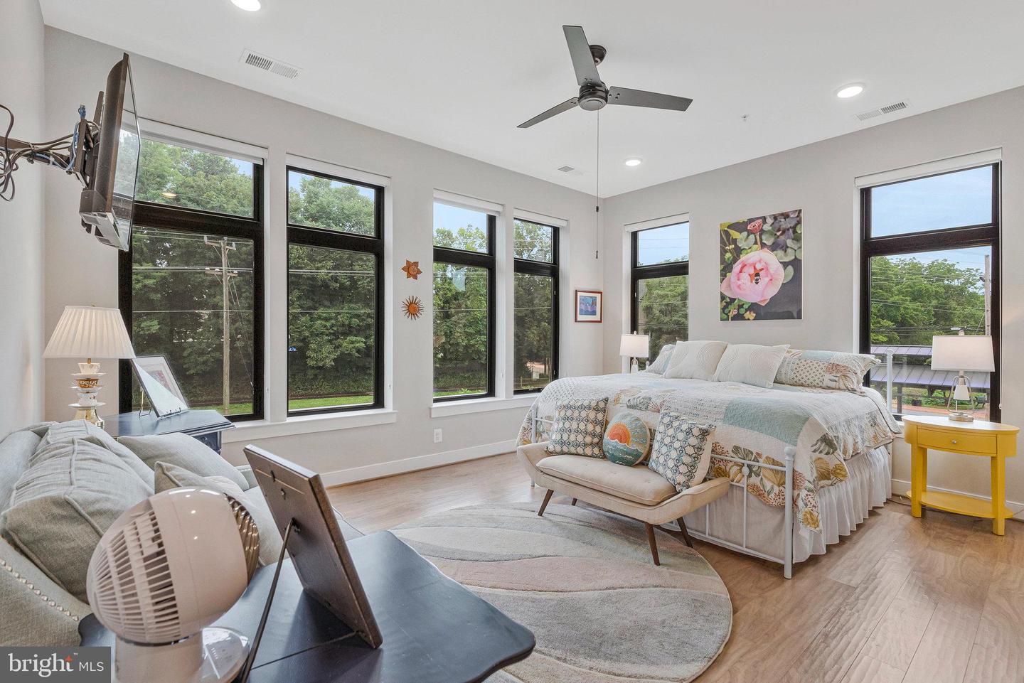 3 STATIONMASTER ST SE #201, LEESBURG, Virginia 20175, 2 Bedrooms Bedrooms, ,2 BathroomsBathrooms,Residential,For sale,3 STATIONMASTER ST SE #201,VALO2098632 MLS # VALO2098632