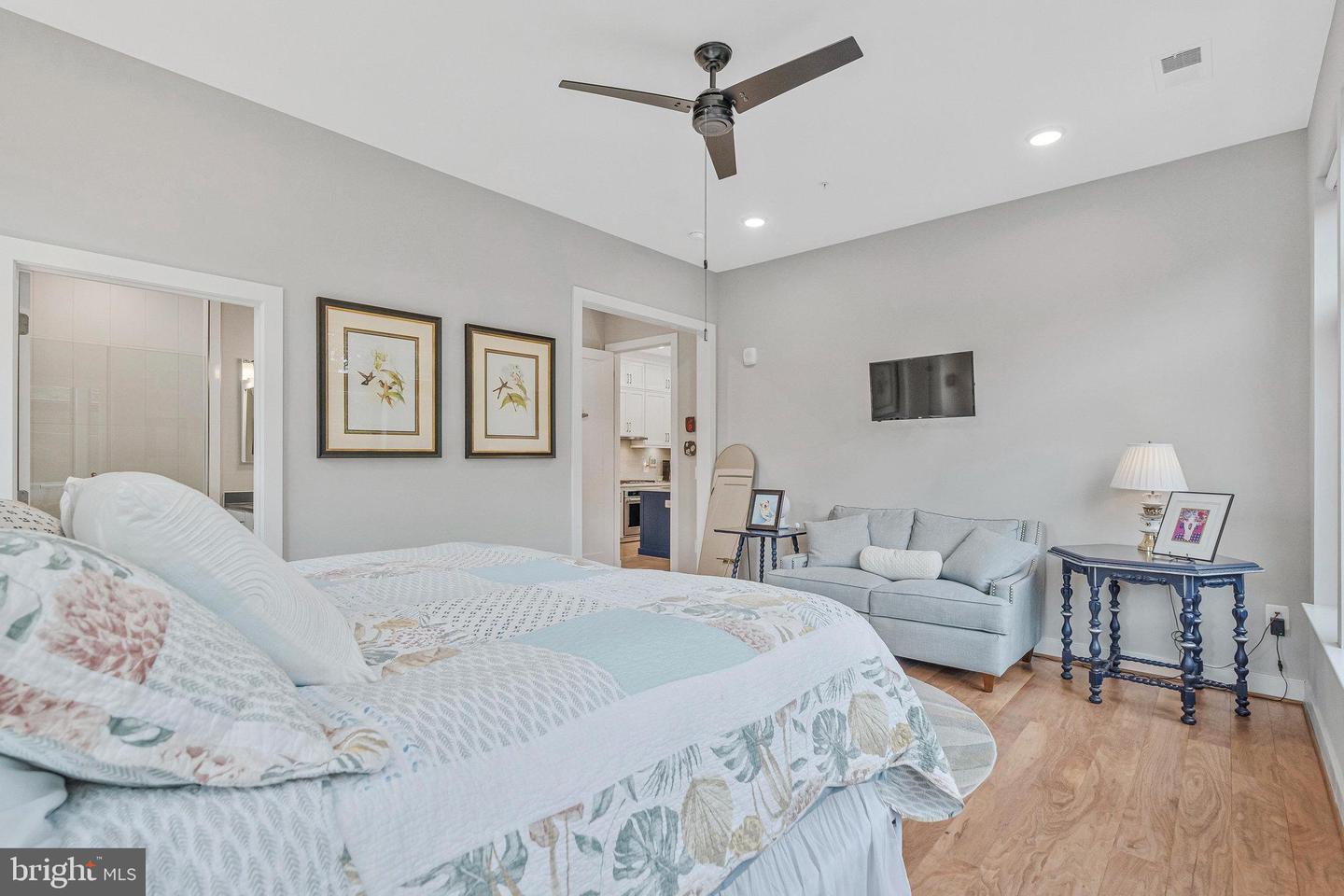 3 STATIONMASTER ST SE #201, LEESBURG, Virginia 20175, 2 Bedrooms Bedrooms, ,2 BathroomsBathrooms,Residential,For sale,3 STATIONMASTER ST SE #201,VALO2098632 MLS # VALO2098632