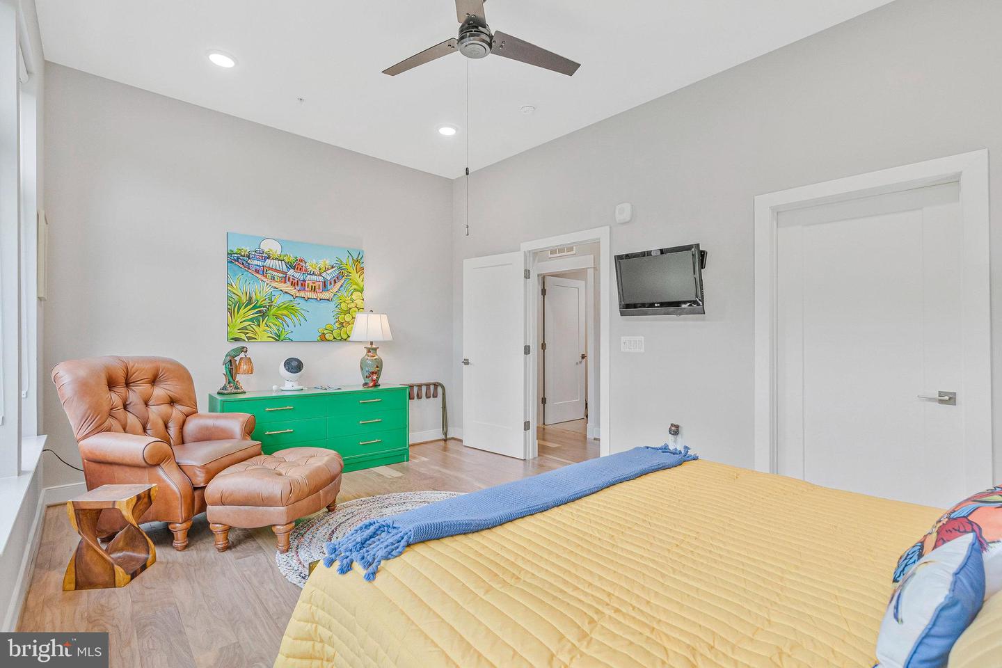 3 STATIONMASTER ST SE #201, LEESBURG, Virginia 20175, 2 Bedrooms Bedrooms, ,2 BathroomsBathrooms,Residential,For sale,3 STATIONMASTER ST SE #201,VALO2098632 MLS # VALO2098632
