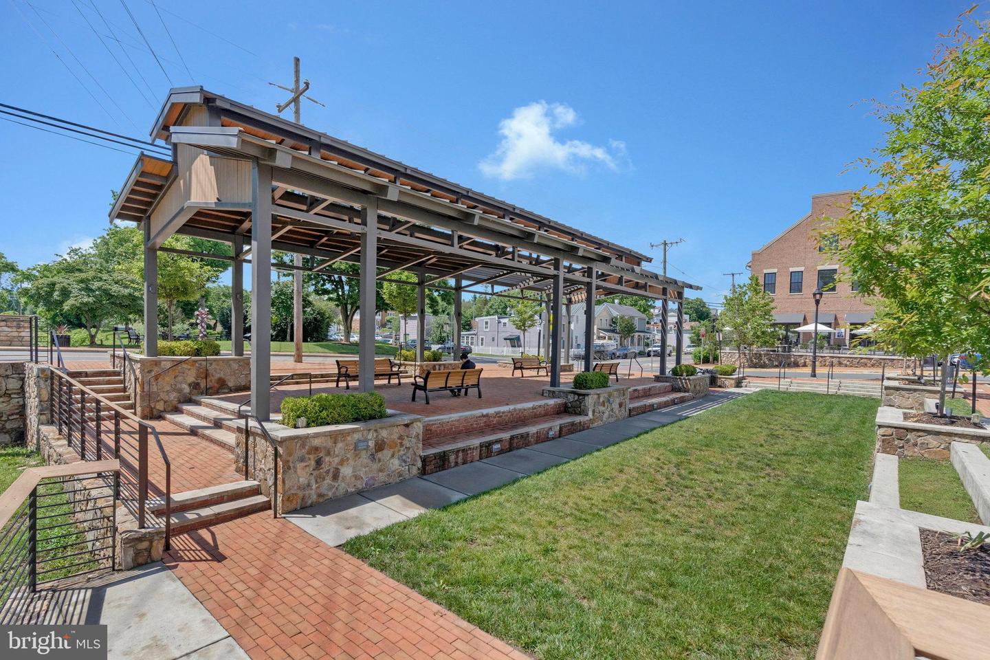 3 STATIONMASTER ST SE #201, LEESBURG, Virginia 20175, 2 Bedrooms Bedrooms, ,2 BathroomsBathrooms,Residential,For sale,3 STATIONMASTER ST SE #201,VALO2098632 MLS # VALO2098632