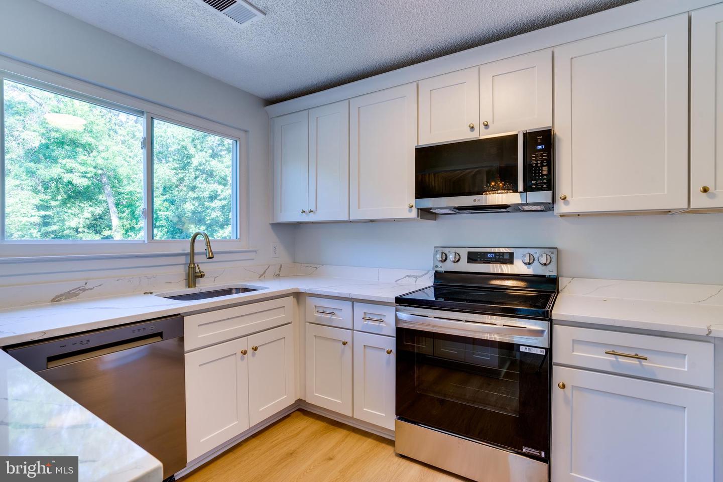 11701-B SUMMERCHASE CIR, RESTON, Virginia 20194, 2 Bedrooms Bedrooms, ,2 BathroomsBathrooms,Residential,For sale,11701-B SUMMERCHASE CIR,VAFX2245574 MLS # VAFX2245574