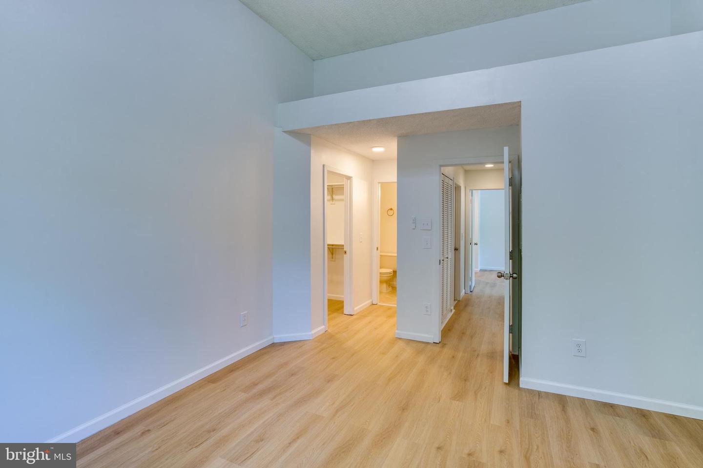11701-B SUMMERCHASE CIR, RESTON, Virginia 20194, 2 Bedrooms Bedrooms, ,2 BathroomsBathrooms,Residential,For sale,11701-B SUMMERCHASE CIR,VAFX2245574 MLS # VAFX2245574