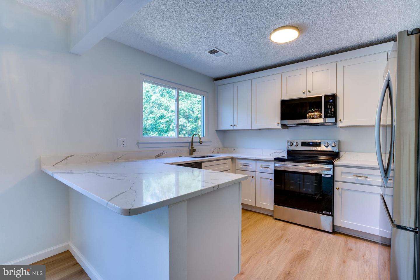 11701-B SUMMERCHASE CIR, RESTON, Virginia 20194, 2 Bedrooms Bedrooms, ,2 BathroomsBathrooms,Residential,For sale,11701-B SUMMERCHASE CIR,VAFX2245574 MLS # VAFX2245574