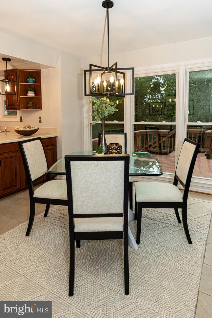 8105 OVERLAKE CT, FAIRFAX STATION, Virginia 22039, 4 Bedrooms Bedrooms, ,3 BathroomsBathrooms,Residential,For sale,8105 OVERLAKE CT,VAFX2246334 MLS # VAFX2246334