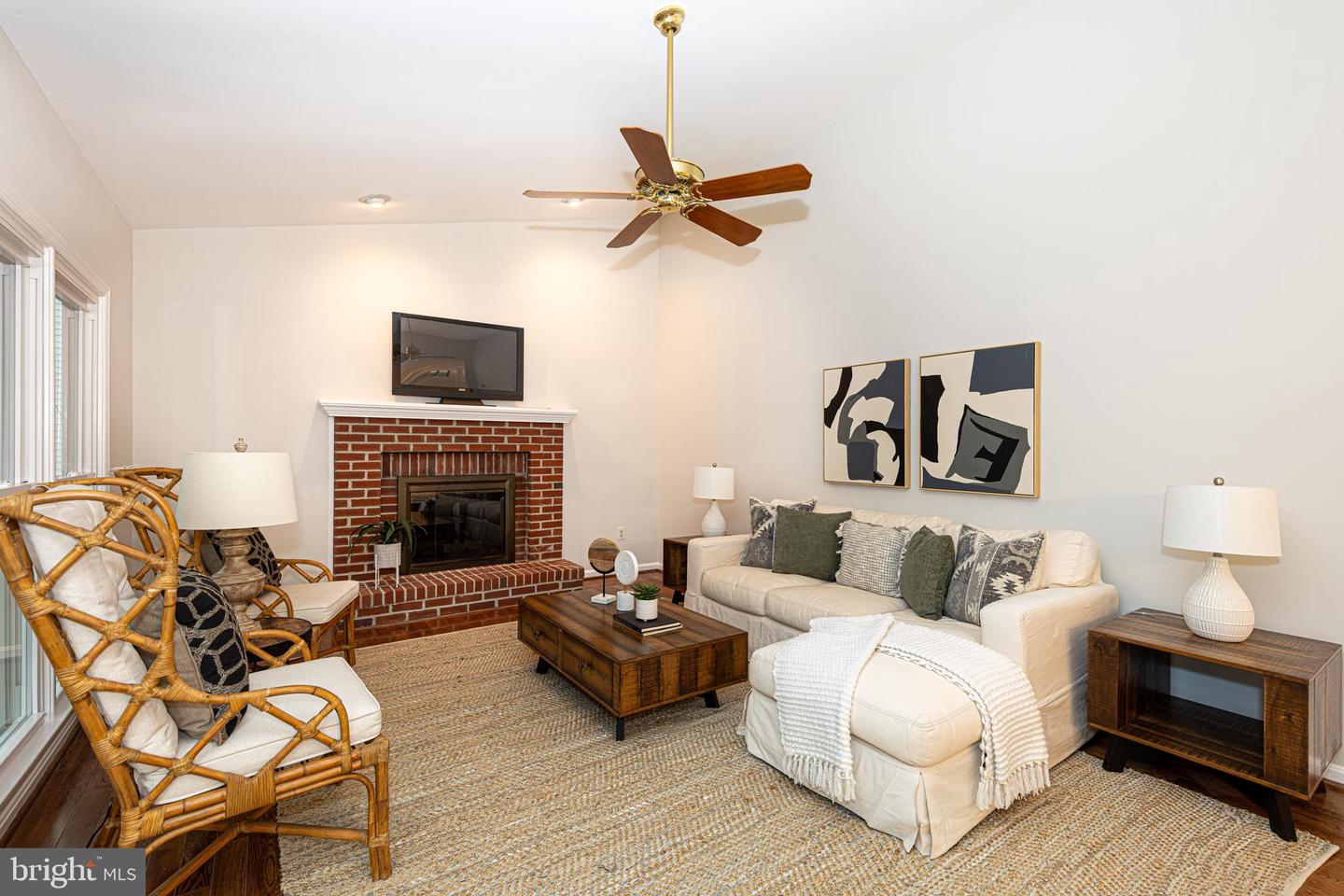 8105 OVERLAKE CT, FAIRFAX STATION, Virginia 22039, 4 Bedrooms Bedrooms, ,3 BathroomsBathrooms,Residential,For sale,8105 OVERLAKE CT,VAFX2246334 MLS # VAFX2246334