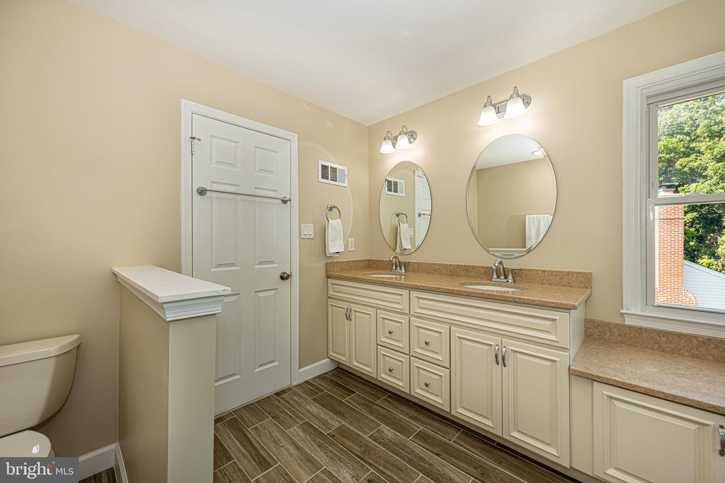 8105 OVERLAKE CT, FAIRFAX STATION, Virginia 22039, 4 Bedrooms Bedrooms, ,3 BathroomsBathrooms,Residential,For sale,8105 OVERLAKE CT,VAFX2246334 MLS # VAFX2246334