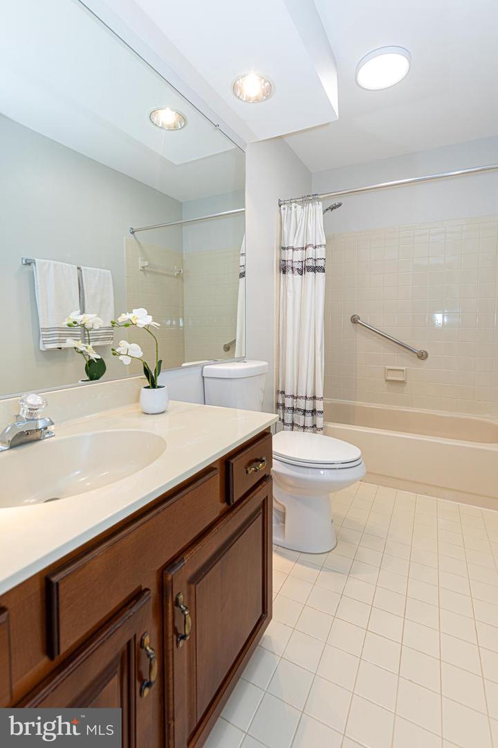 8105 OVERLAKE CT, FAIRFAX STATION, Virginia 22039, 4 Bedrooms Bedrooms, ,3 BathroomsBathrooms,Residential,For sale,8105 OVERLAKE CT,VAFX2246334 MLS # VAFX2246334