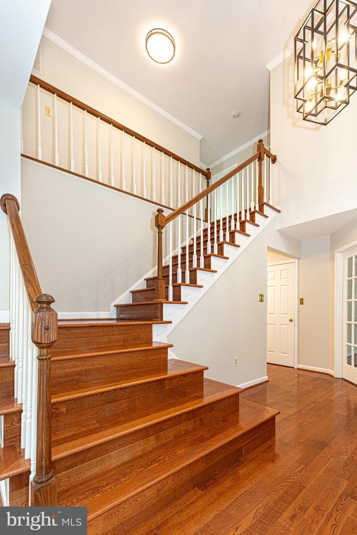 8105 OVERLAKE CT, FAIRFAX STATION, Virginia 22039, 4 Bedrooms Bedrooms, ,3 BathroomsBathrooms,Residential,For sale,8105 OVERLAKE CT,VAFX2246334 MLS # VAFX2246334
