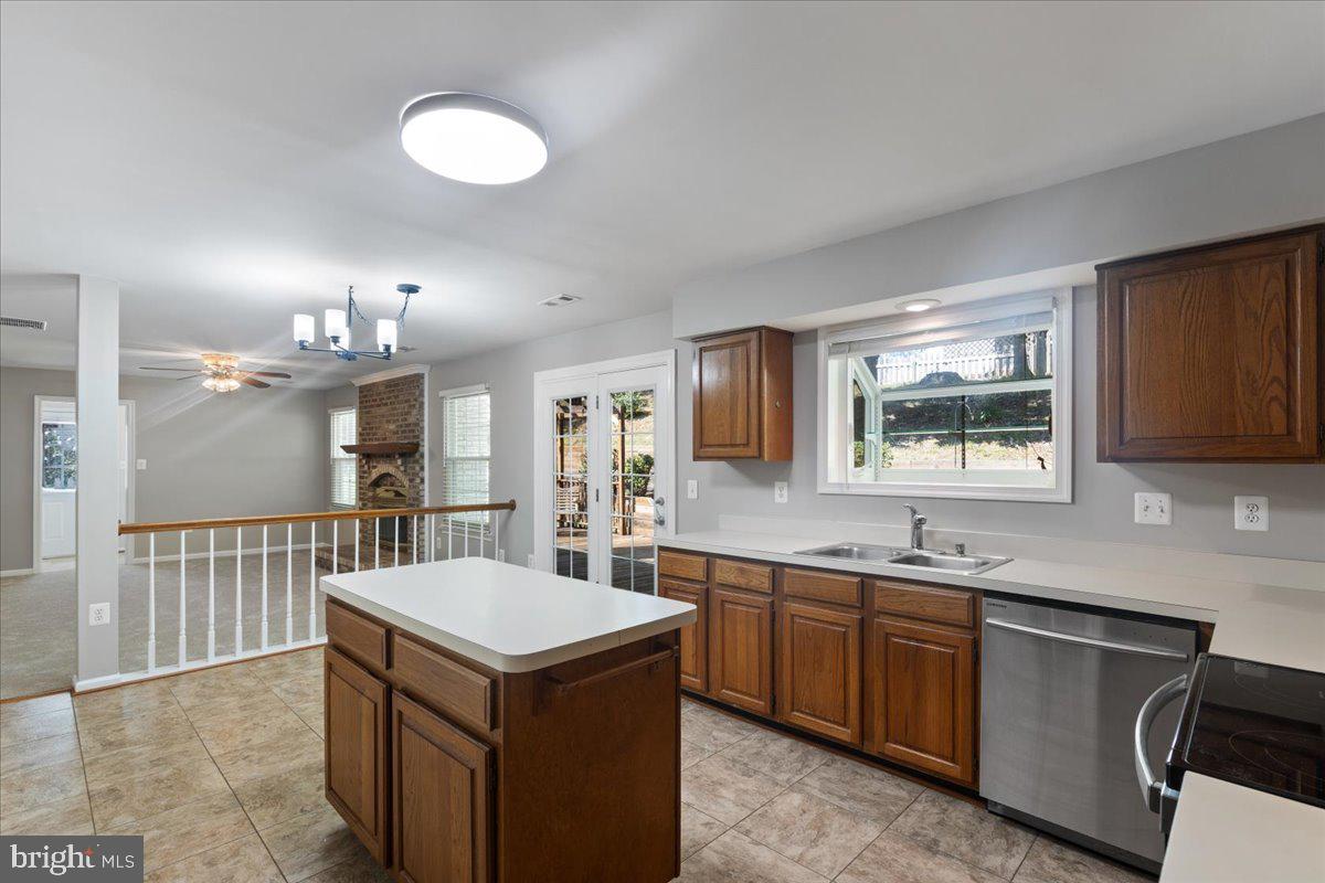 12562 CRICKET LN, WOODBRIDGE, Virginia 22192, 4 Bedrooms Bedrooms, ,2 BathroomsBathrooms,Residential,For sale,12562 CRICKET LN,VAPW2096754 MLS # VAPW2096754