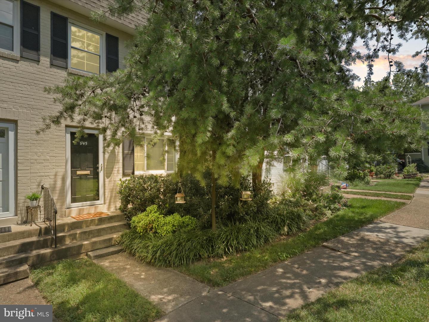 1745 N CLIFF ST N, ALEXANDRIA, Virginia 22301, 2 Bedrooms Bedrooms, ,2 BathroomsBathrooms,Residential,For sale,1745 N CLIFF ST N,VAAX2046426 MLS # VAAX2046426