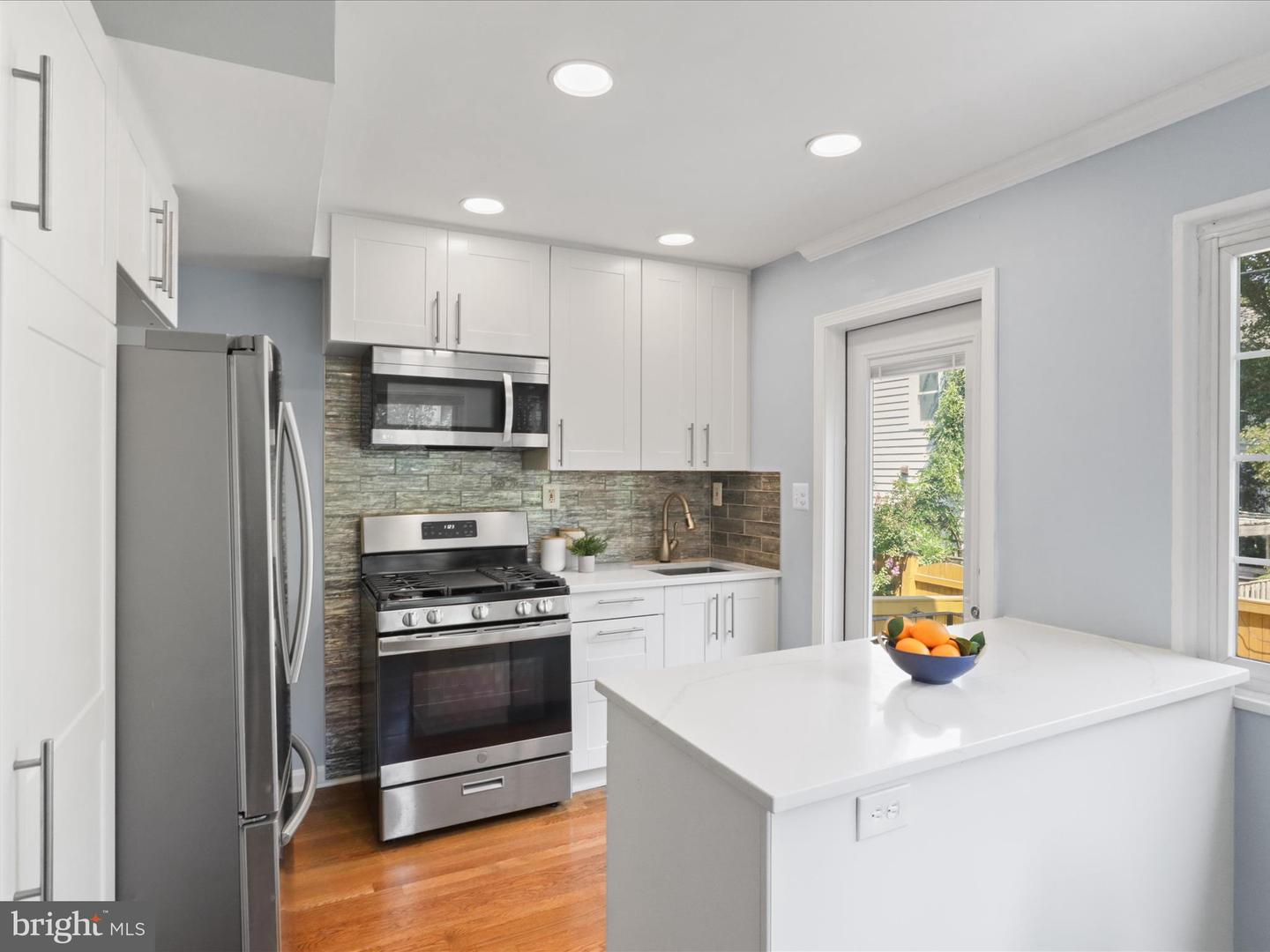 1745 N CLIFF ST N, ALEXANDRIA, Virginia 22301, 2 Bedrooms Bedrooms, ,2 BathroomsBathrooms,Residential,For sale,1745 N CLIFF ST N,VAAX2046426 MLS # VAAX2046426