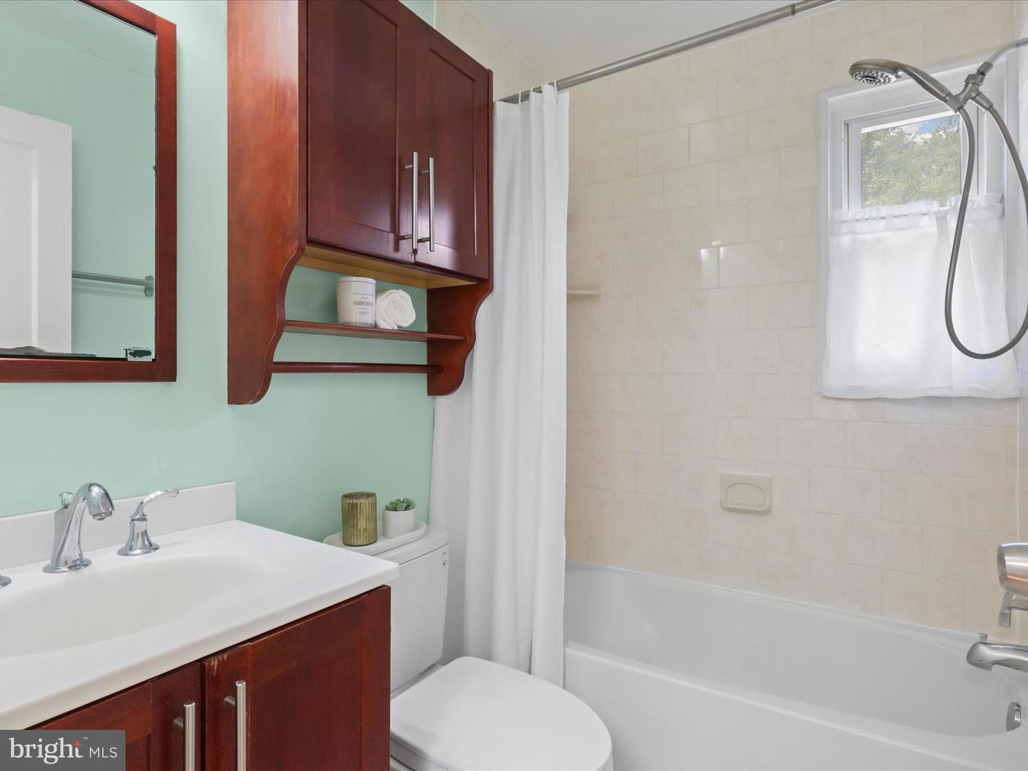 1745 N CLIFF ST N, ALEXANDRIA, Virginia 22301, 2 Bedrooms Bedrooms, ,2 BathroomsBathrooms,Residential,For sale,1745 N CLIFF ST N,VAAX2046426 MLS # VAAX2046426