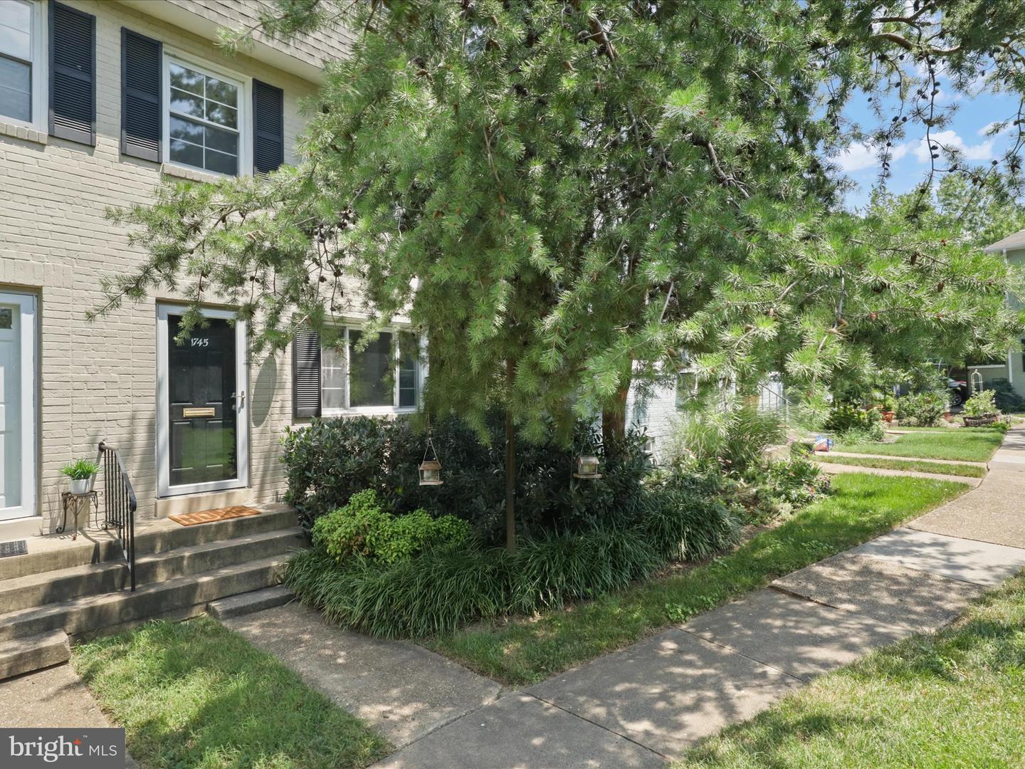 1745 N CLIFF ST N, ALEXANDRIA, Virginia 22301, 2 Bedrooms Bedrooms, ,2 BathroomsBathrooms,Residential,For sale,1745 N CLIFF ST N,VAAX2046426 MLS # VAAX2046426