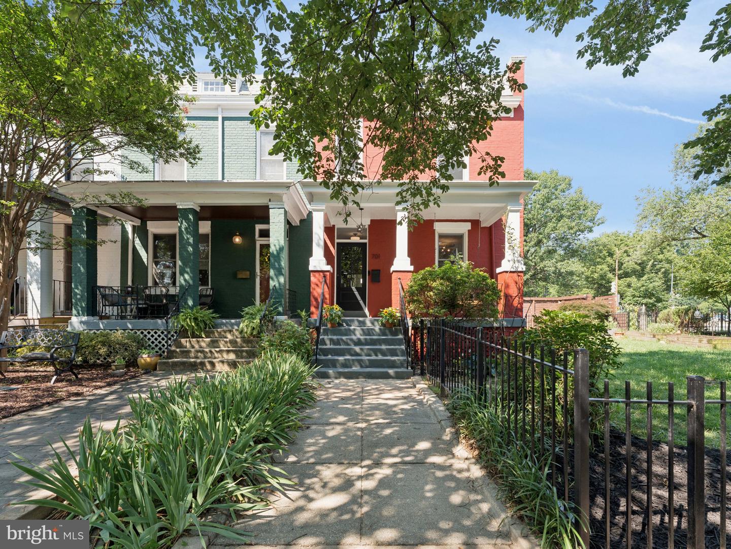 701 KENTUCKY AVE SE, WASHINGTON, District Of Columbia 20003, 4 Bedrooms Bedrooms, ,3 BathroomsBathrooms,Residential,For sale,701 KENTUCKY AVE SE,DCDC2205748 MLS # DCDC2205748