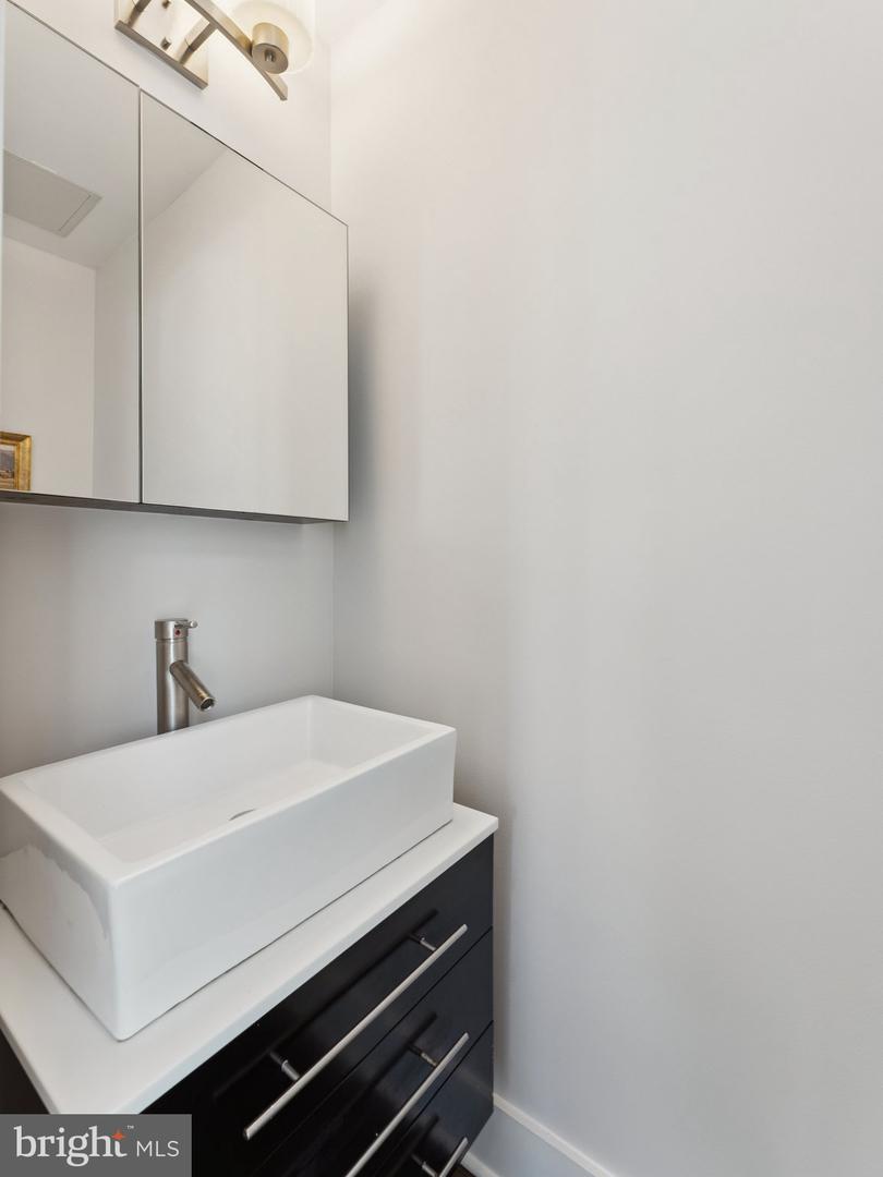 701 KENTUCKY AVE SE, WASHINGTON, District Of Columbia 20003, 4 Bedrooms Bedrooms, ,3 BathroomsBathrooms,Residential,For sale,701 KENTUCKY AVE SE,DCDC2205748 MLS # DCDC2205748