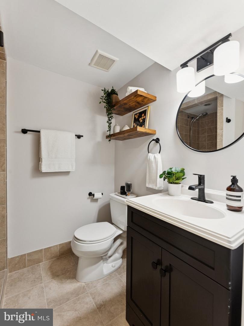 701 KENTUCKY AVE SE, WASHINGTON, District Of Columbia 20003, 4 Bedrooms Bedrooms, ,3 BathroomsBathrooms,Residential,For sale,701 KENTUCKY AVE SE,DCDC2205748 MLS # DCDC2205748