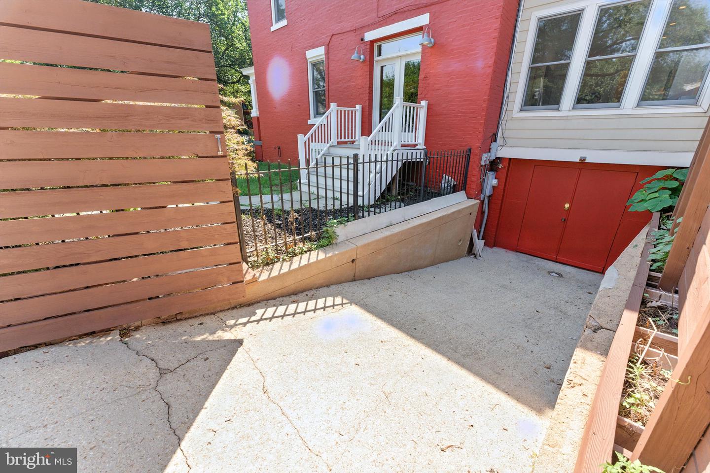 701 KENTUCKY AVE SE, WASHINGTON, District Of Columbia 20003, 4 Bedrooms Bedrooms, ,3 BathroomsBathrooms,Residential,For sale,701 KENTUCKY AVE SE,DCDC2205748 MLS # DCDC2205748