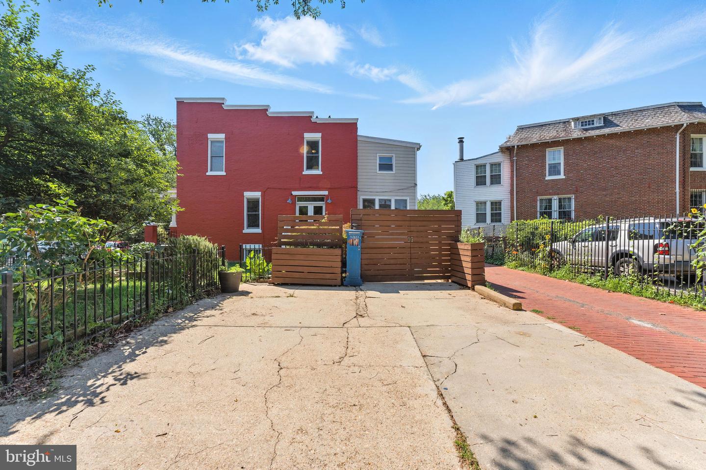 701 KENTUCKY AVE SE, WASHINGTON, District Of Columbia 20003, 4 Bedrooms Bedrooms, ,3 BathroomsBathrooms,Residential,For sale,701 KENTUCKY AVE SE,DCDC2205748 MLS # DCDC2205748