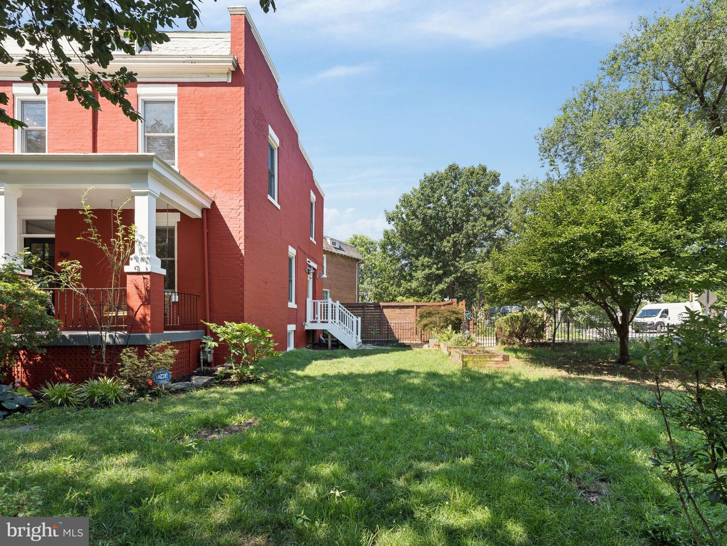 701 KENTUCKY AVE SE, WASHINGTON, District Of Columbia 20003, 4 Bedrooms Bedrooms, ,3 BathroomsBathrooms,Residential,For sale,701 KENTUCKY AVE SE,DCDC2205748 MLS # DCDC2205748