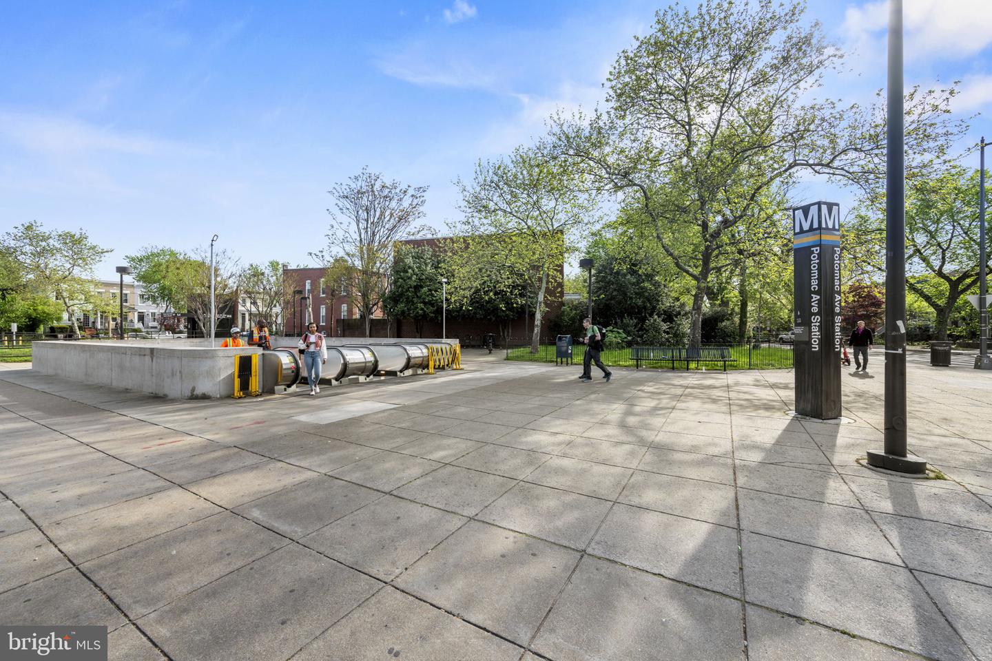 701 KENTUCKY AVE SE, WASHINGTON, District Of Columbia 20003, 4 Bedrooms Bedrooms, ,3 BathroomsBathrooms,Residential,For sale,701 KENTUCKY AVE SE,DCDC2205748 MLS # DCDC2205748