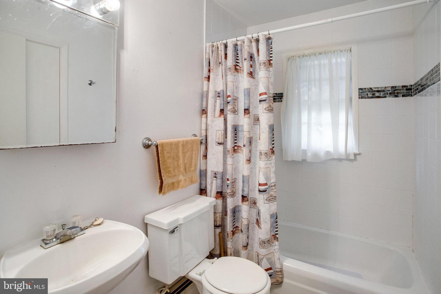 14307 BIRCHDALE AVE, WOODBRIDGE, Virginia 22193, 4 Bedrooms Bedrooms, ,2 BathroomsBathrooms,Residential,For sale,14307 BIRCHDALE AVE,VAPW2097286 MLS # VAPW2097286
