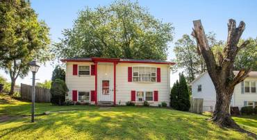 14307 BIRCHDALE AVE, WOODBRIDGE, Virginia 22193, 4 Bedrooms Bedrooms, ,2 BathroomsBathrooms,Residential,For sale,14307 BIRCHDALE AVE,VAPW2097286 MLS # VAPW2097286