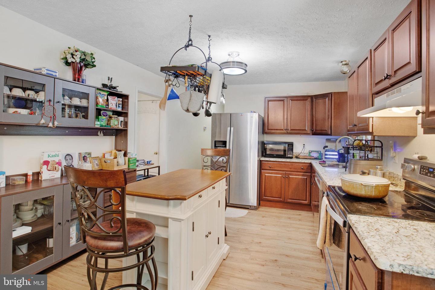 18301 NOB HILL DR, TRIANGLE, Virginia 22172, 4 Bedrooms Bedrooms, ,3 BathroomsBathrooms,Residential,For sale,18301 NOB HILL DR,VAPW2097398 MLS # VAPW2097398
